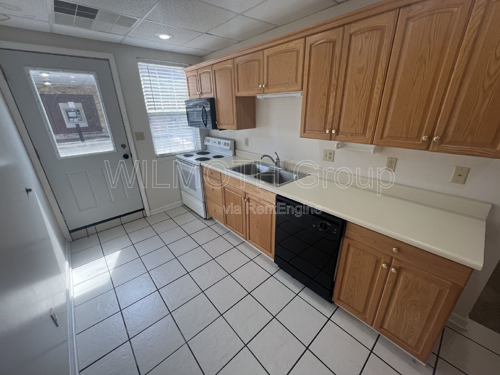 2-Bedroom Haven in Linden – Spacious 1026 Sq Ft Living at 108 E Walnut St! property image