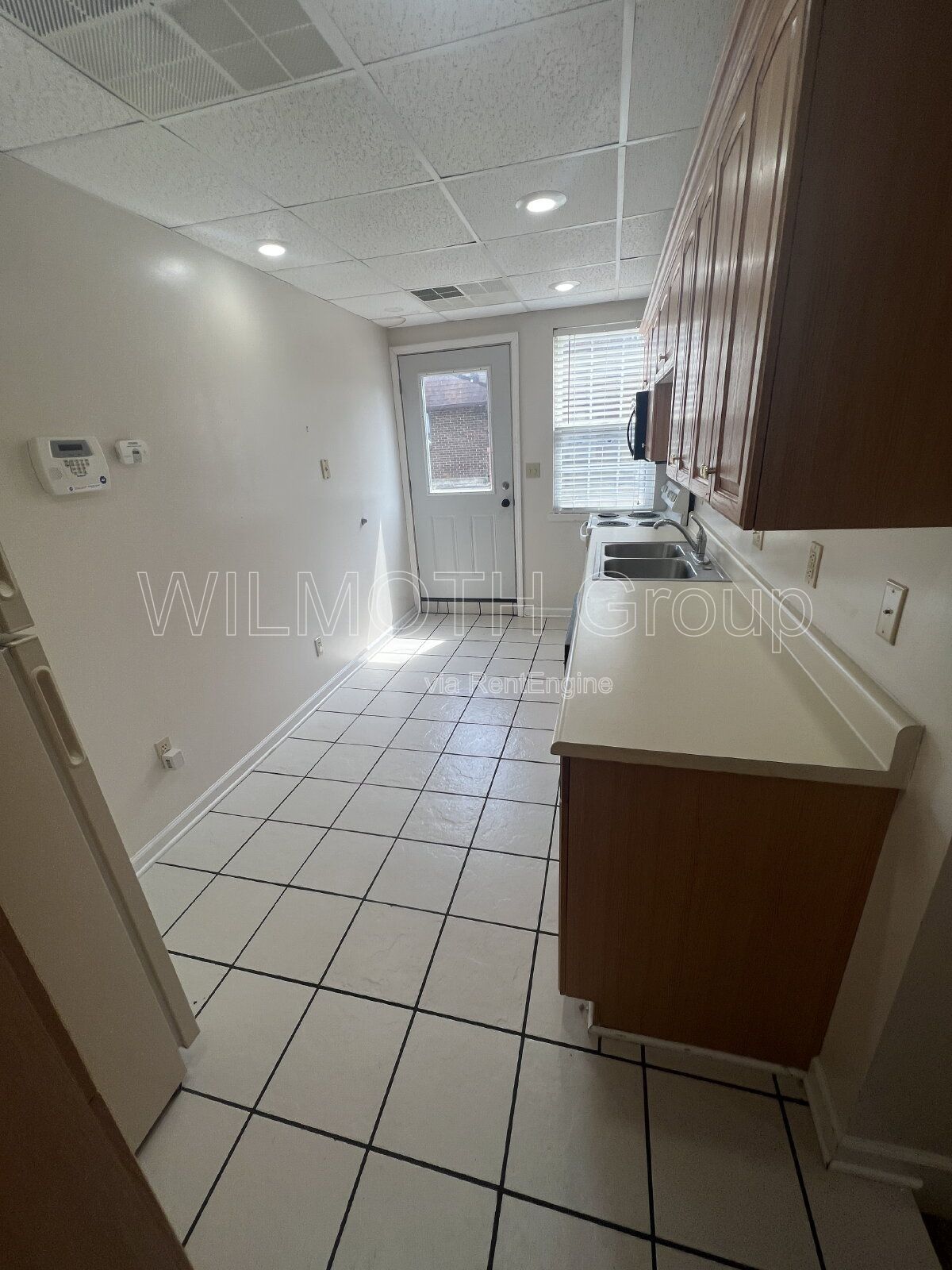2-Bedroom Haven in Linden – Spacious 1026 Sq Ft Living at 108 E Walnut St! property image