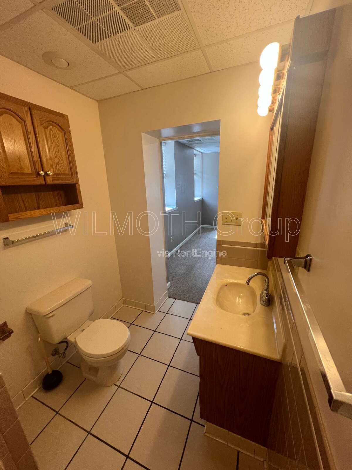 2-Bedroom Haven in Linden – Spacious 1026 Sq Ft Living at 108 E Walnut St! property image
