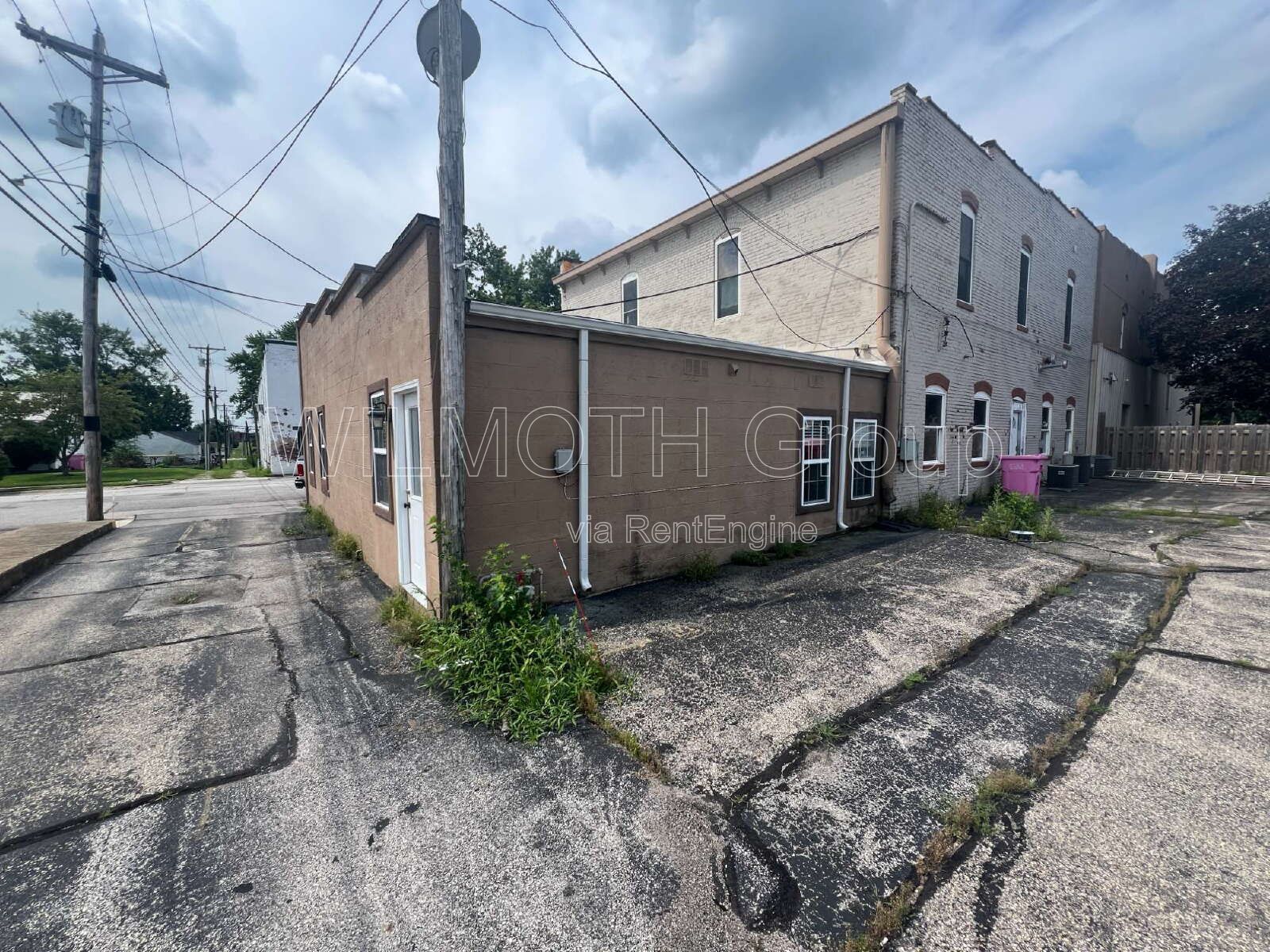2-Bedroom Haven in Linden – Spacious 1026 Sq Ft Living at 108 E Walnut St! property image