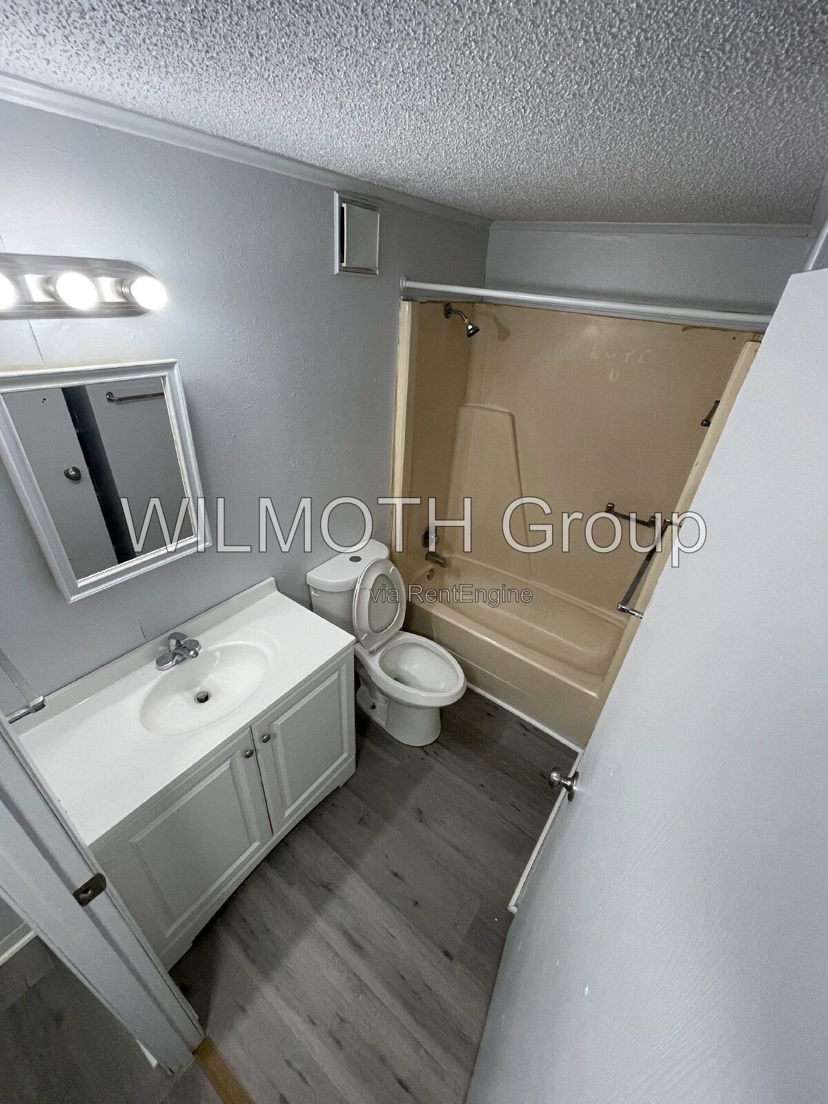 1-Bedroom Haven at 2000 Indianapolis Road - Cozy Comfort with Modern Simplicity! property image