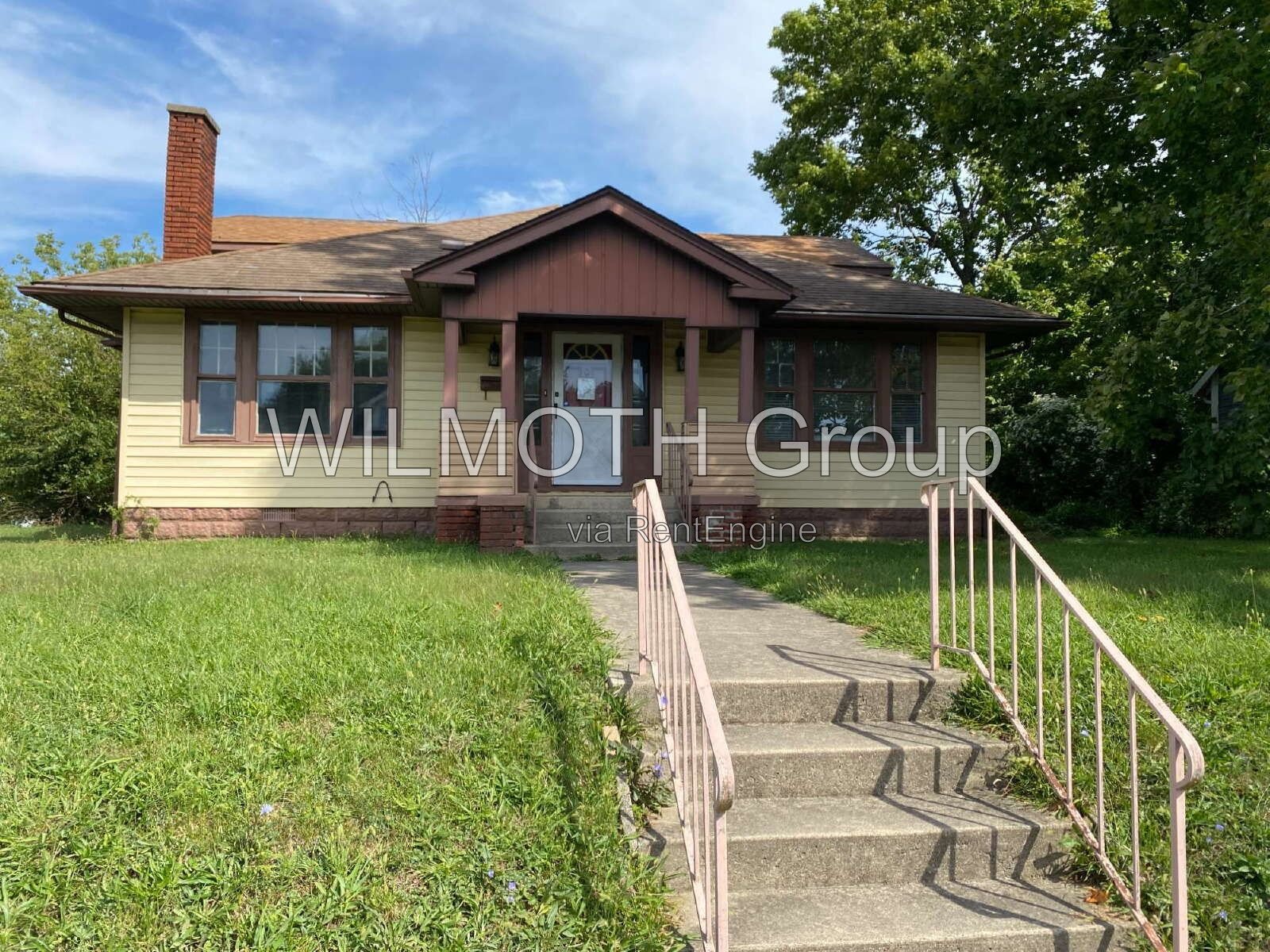 3-Bed Home with Spacious 2,225 Sq Ft & Gleaming Hardwood Floors at 1000 East 8th St, Muncie! property image