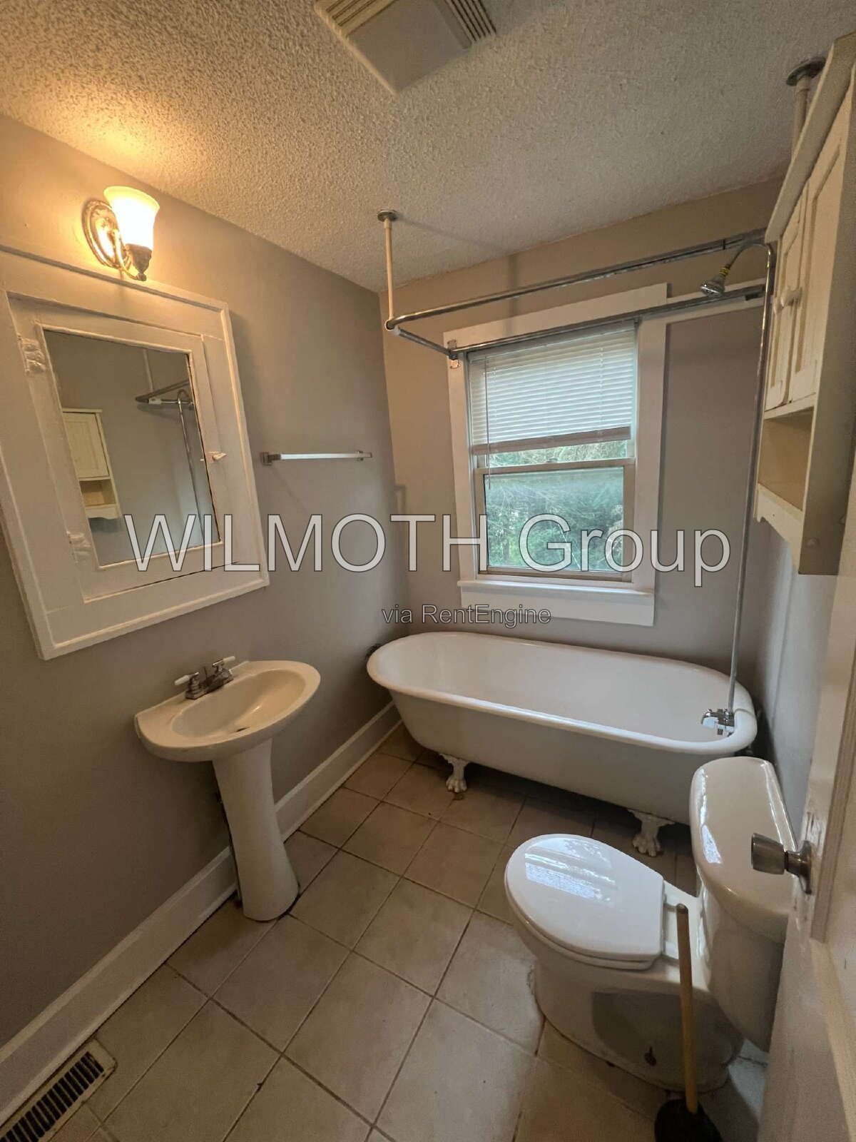 3-Bedroom Duplex at 3948 Boulevard Place – Spacious 1260 Sq Ft Gem in Indianapolis! property image