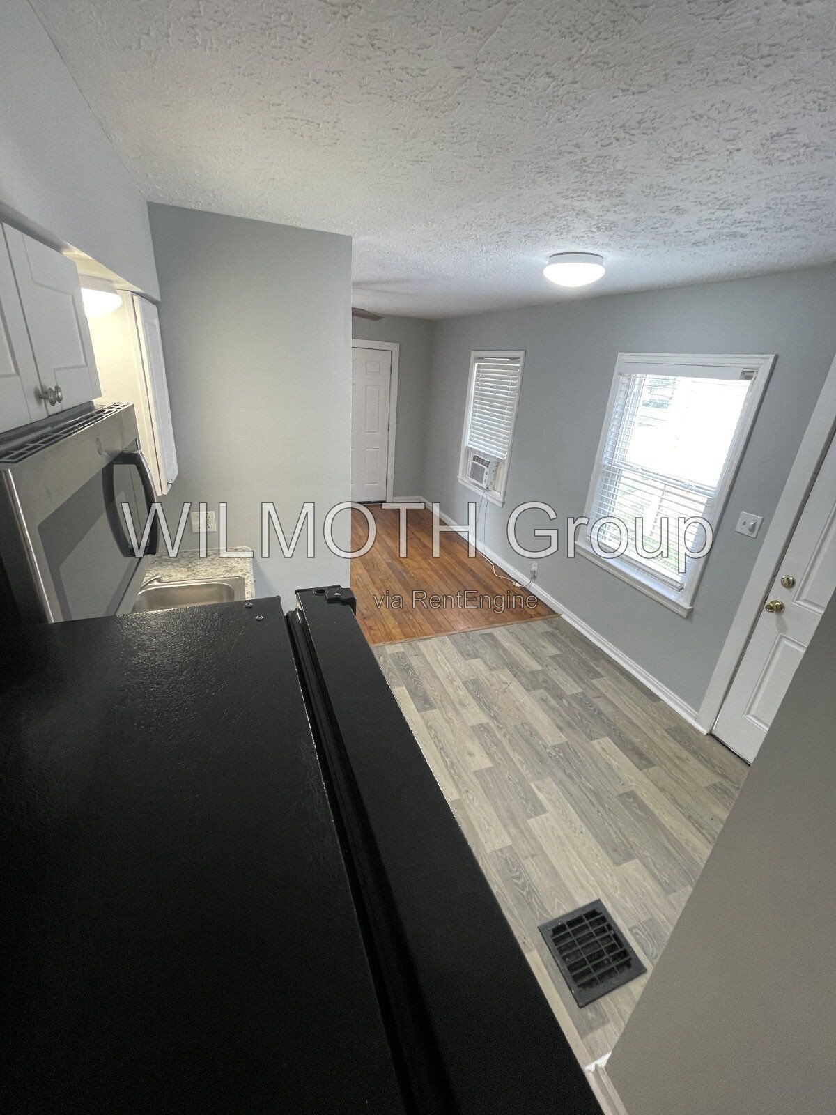 1-Bedroom Retreat with Gleaming Hardwood Floors in Indianapolis property image