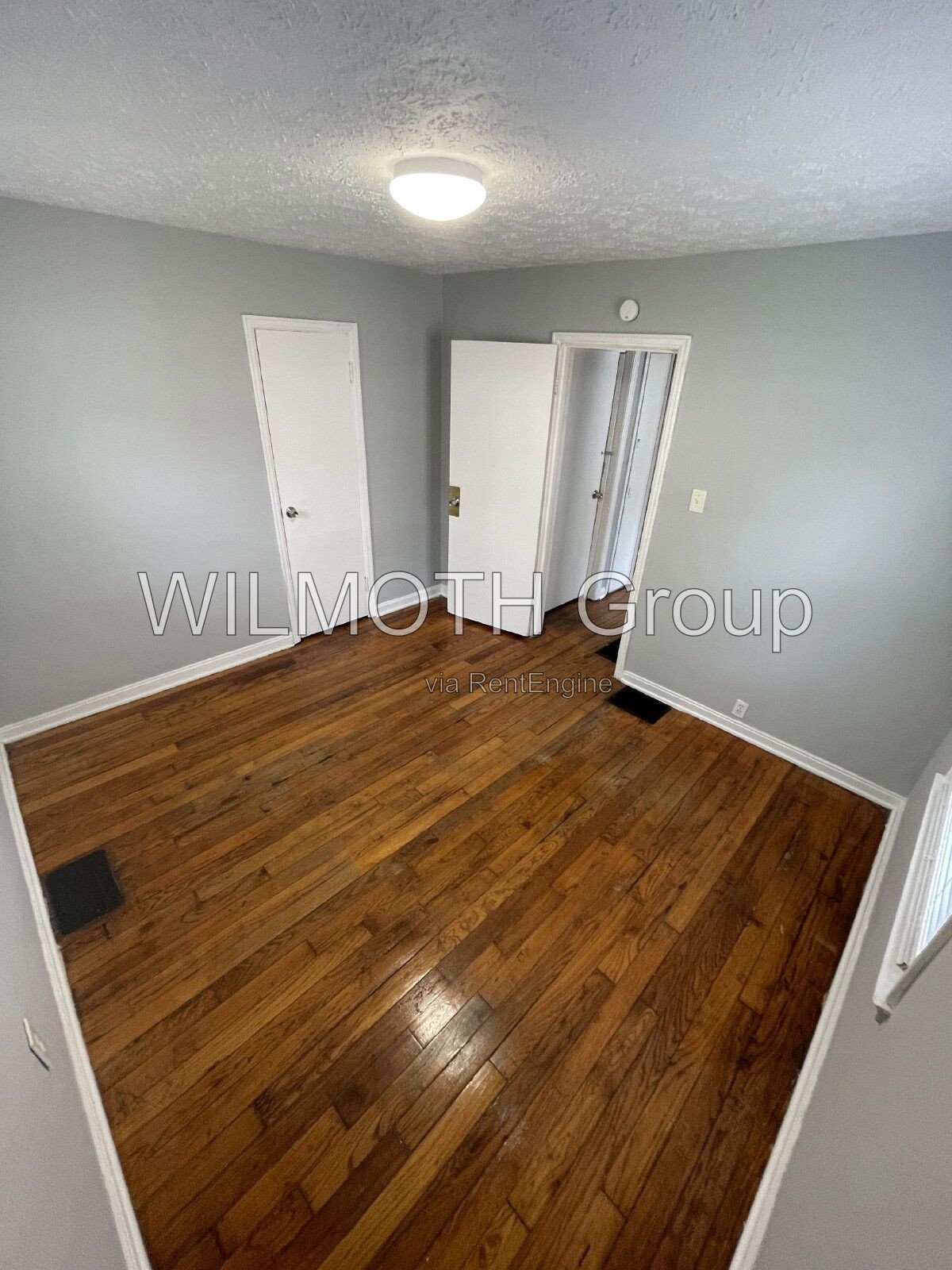 1-Bedroom Retreat with Gleaming Hardwood Floors in Indianapolis property image