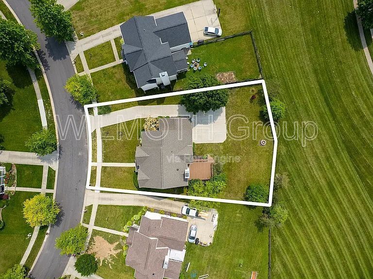 5-Bedroom Retreat with Finished Basement & Cozy Fireplace on Kinder Oak Drive! property image